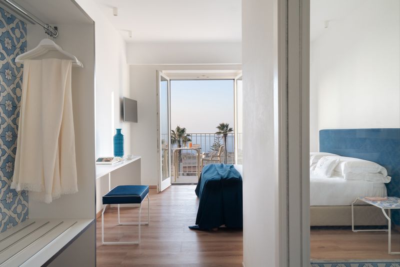 Double room Deluxe sea view with balcony