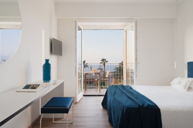 Double room Deluxe sea view with balcony